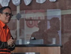 Sempat Menangis dan Kenakan Rompi Oranye, Wamenaker Immanuel Ebenezer Resmi Jadi Tersangka