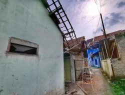 Angin Puting Beliung Terjang Soreang, Genting Rumah Warga Berterbangan