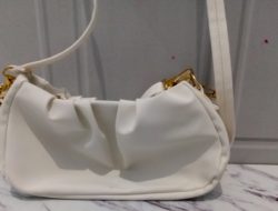 Berikut 10 Barang Wajib Cewek yang Harus ada di Dalam Tas!