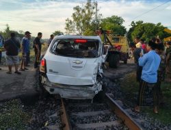 Kecelakaan KA Bangunkarta Tabrak Mobil di Indramayu, Dua Orang Luka