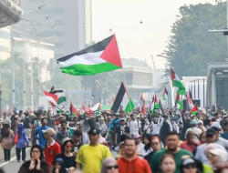Ribuan Warga dan Selebritas Gelar Aksi Bela Palestina di Depan Kedubes AS