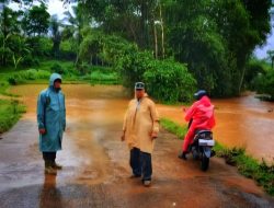 Hujan Deras Picu Banjir dan Longsor di Sukabumi, Puluhan Warga Mengungsi