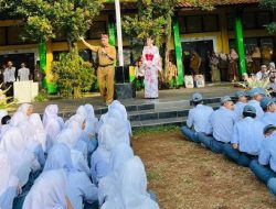 Mengenakan Kimono, Guru Jepang Miku Sensei Disambut Meriah oleh Siswa SMKN 1 Subang