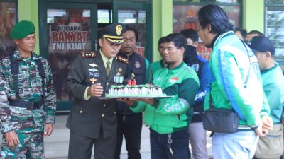 Driver Ojol Majalengka Beri Kejutan di HUT ke-80 TNI, Wujud Kebersamaan Rakyat dan Prajurit