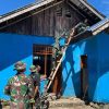 Yonif TP 809/NTM Wujudkan Rumah Layak Huni bagi Warga Kampung Wapoania