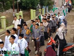 Wujud Cinta Santri pada Negeri, Santri Ponpes dan Madrasah Diniyah di Desa Tanjungsari Timur Meriahkan Pawai HSN 2025