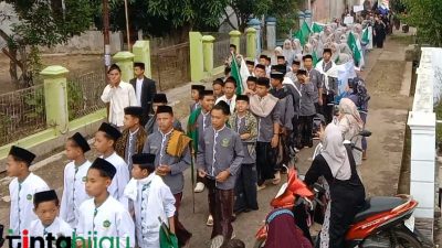 Wujud Cinta Santri pada Negeri, Santri Ponpes dan Madrasah Diniyah di Desa Tanjungsari Timur Meriahkan Pawai HSN 2025