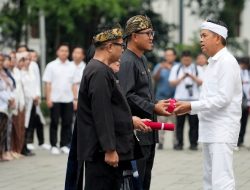 Gubernur Jabar Serahkan 641 SK Kepala Sekolah, Prioritaskan Penugasan Dekat Domisili