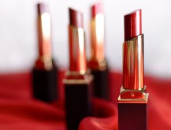 Berikut Rekomendasi Warna Lipstik yang Bikin Wajah Terlihat Lebih Muda