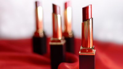 Berikut Rekomendasi Warna Lipstik yang Bikin Wajah Terlihat Lebih Muda