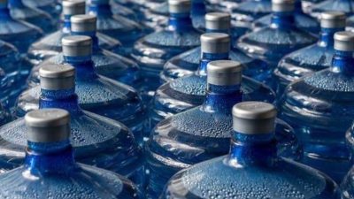 Di Balik Botol Air Pegunungan, ada  Riset dan Investasi Miliaran Rupiah Industri AMDK