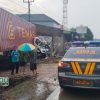 Hindari Pemotor, Truk Kontainer Tabrak Ruko di Jalur Pantura Ciasem Subang 