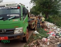 Dinas LH Subang Terjunkan 5 Truk Angkut Sampah di Desa Salamjaya Pabuaran