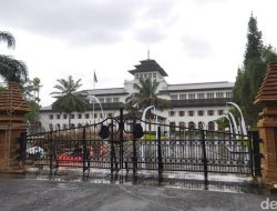 Wajah Baru Gerbang Gedung Sate Tuai Pro dan Kontra