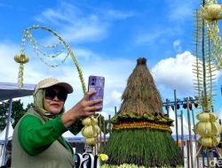 Gunungan “Jabar Istimewa” Jadi Magnet Pengunjung di West Java Festival 2025