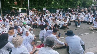 Tagih Janji Regulasi, Ribuan Honorer Non Database Geruduk KemenPANRB