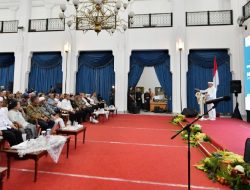 MMS Serahkan Manifesto Peradaban Sunda Raya ke Gubernur Jabar