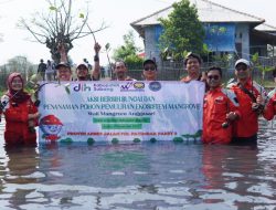 Pulihkan Pesisir Subang, Kolaborasi Lintas Lembaga Aksi Bersih Sungai & Tanam Mangrove
