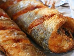 Ini Tips Menggoreng Ikan Agar Hasilnya Renyah dan Tidak Lengket