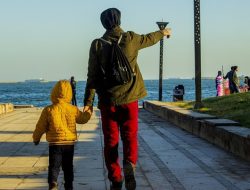 Supaya Komunikasi Terasa Nyaman dan Terbuka, Berikut Beberapa Cara Agar Anak Mau Bercerita