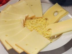 Mudah Dipadukan dengan Berbagai Jenis Makanan, Berikut Manfaat Makan Keju!