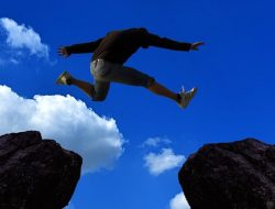 Lakukan 8 Hal Ini Agar Kamu Tetap Optimis, Bahkan saat Keadaan Terasa Berat!