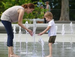 Simak! Ini Tips Agar Stamina Ibu Tetap Fit Saat Menjaga Si Kecil