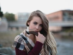 Berikut Trik Pakaian Simpel yang Bisa Membuat Tubuh Pendek Tampak Lebih Proporsional