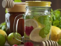 Inilah Bahan dan Cara Membuat Infused Water, Salah Satu Minuman Sehat yang Populer