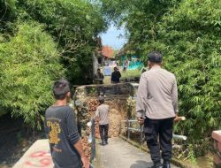 Jembatan Penghubung Dua Desa di Majalengka Ambruk, Diduga Akibat Erosi Sungai