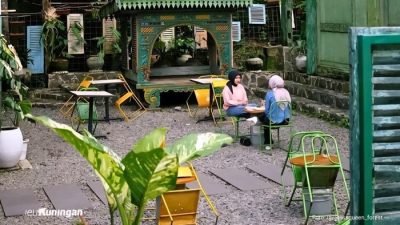 Menikmati Kesejukan Alam Sambil Ngopi, Ini 4 Kafe Hits di Kuningan dengan Pemandangan Asri