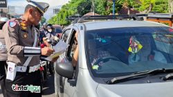 Hari Pertama, Polres Subang Tindak Pengendara Tanpa Helm di Depan Petugas Saat Operasi Zebra