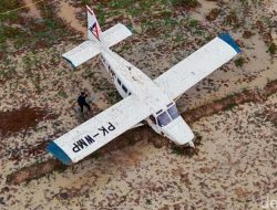Pesawat Mendarat Darurat di Sawah Karawang, Warga Sempat Panik Dengar Suara Gemuruh