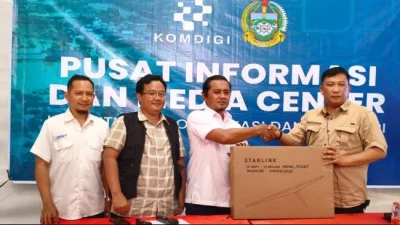 Kemkomdigi Salurkan Enam Perangkat Starlink untuk Pulihkan Jaringan Komunikasi di Wilayah Banjir Sumut