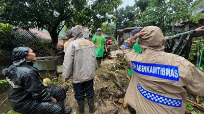 Luapan Sungai Cikanday Rusak Enam Rumah di Mayang Cisalak Subang, 30 Warga Dievakuasi