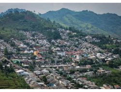 Alih Fungsi Lahan di Bukit Kecapi Dianggap Penyebab Banjir Lokal