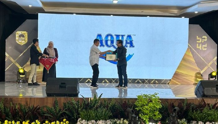 Pemkab Subang Ganjar PT Tirta Investama AQUA dengan CSR Award 2025