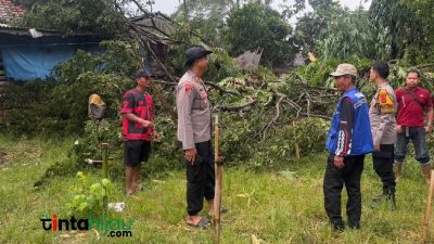 Diterjang Angin Kencang, 10 Rumah Rusak di Pabuaran Subang