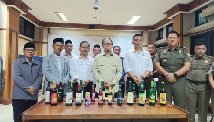 Satpol PP Tasikmalaya Gagalkan Peredaran Ribuan Botol Miras Jelang Tahun Baru