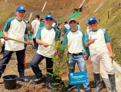 Aqua dan Perumda Subang Tanam Ribuan Pohon untuk Lindungi Mata Air Cipondok