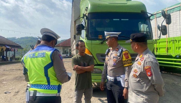 15 Truk Sumbu Tiga Dikandangkan Selama Nataru di Garut