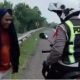 Pria Nekat Jalan Kaki di Tol Cipali Demi Ambil Ponsel, Polisi Beri Pertolongan