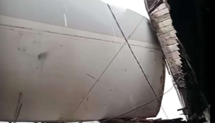 Angin Puting Beliung Terbangkan Bangkai Pesawat, Timpa Permukiman Warga di Bogor