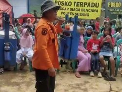 Kepala BPBD Subang Jadi Tukang Bakso Keliling di Posko Korban Longsor Cibago