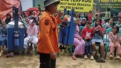 Kepala BPBD Subang Jadi Tukang Bakso Keliling di Posko Korban Longsor Cibago