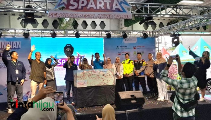 Konsumen Asal Bandung Raih Mobil Avanza di Puncak Undian SPARTA Amanda Supermarket Subang
