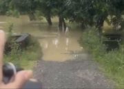 Akses Jalan Terputus Akibat Banjir, Empat Dusun di Legonkulon Subang Terisolasi