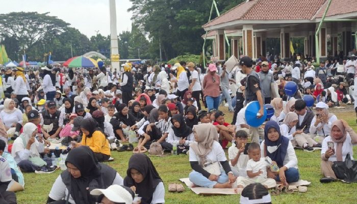 Antusiasme Warga Subang Warnai Funwalk HUT ke-34 BPR Bangunarta di Alun-Alun