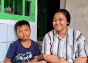 Dika, Bocah Penakluk Ular dari Banjaran yang Viral di Media Sosial