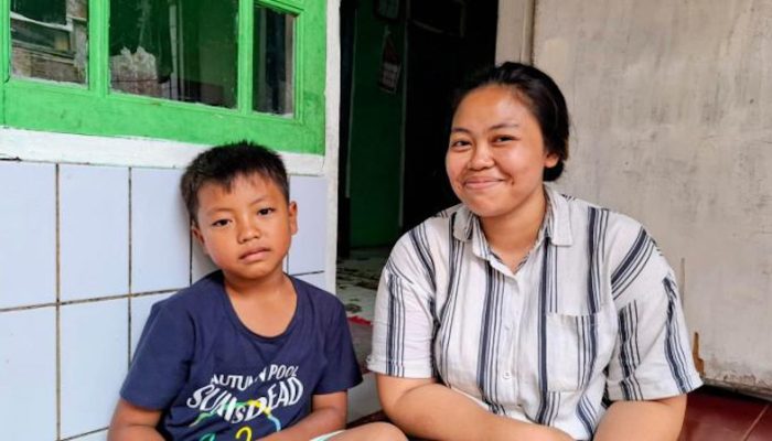 Dika, Bocah Penakluk Ular dari Banjaran yang Viral di Media Sosial